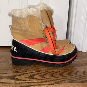 Sorel Snow Boots w/ pink trim (youth 6, ladies 7.5)